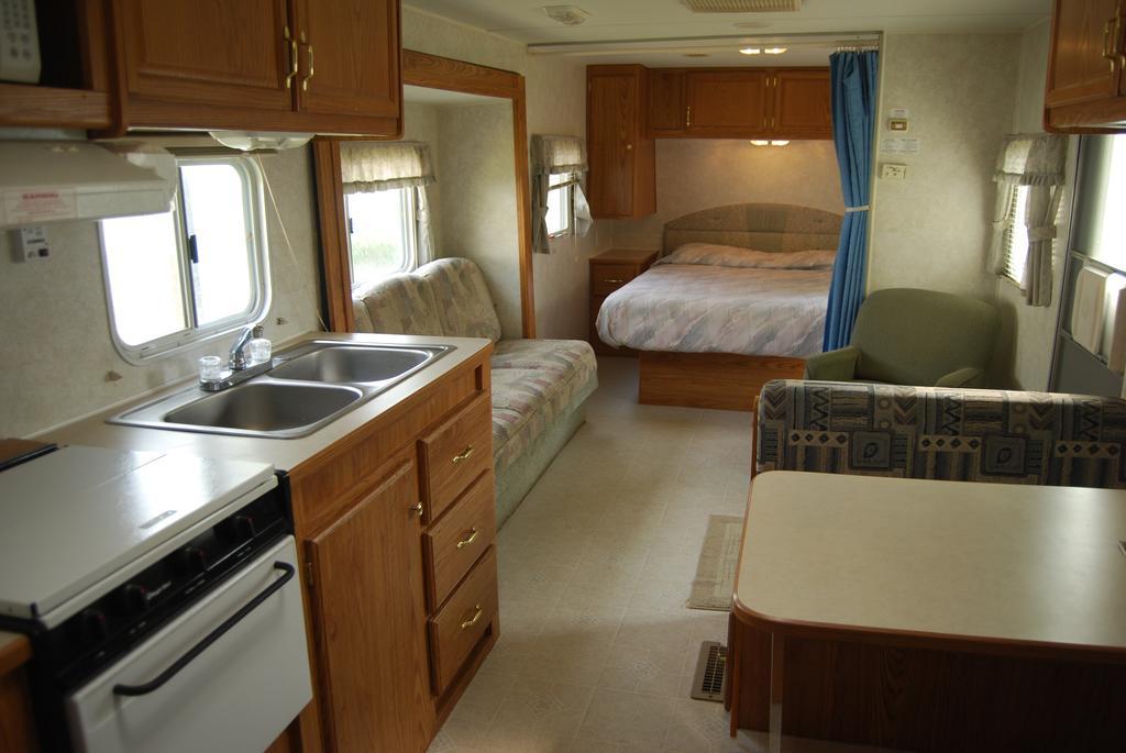 Crescent Bar Camping Resort Studio Cabin 1 Trinidad Exterior foto